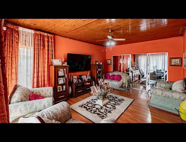 3 BEDROOM HOUSE FOR SALE IN LEONDALE